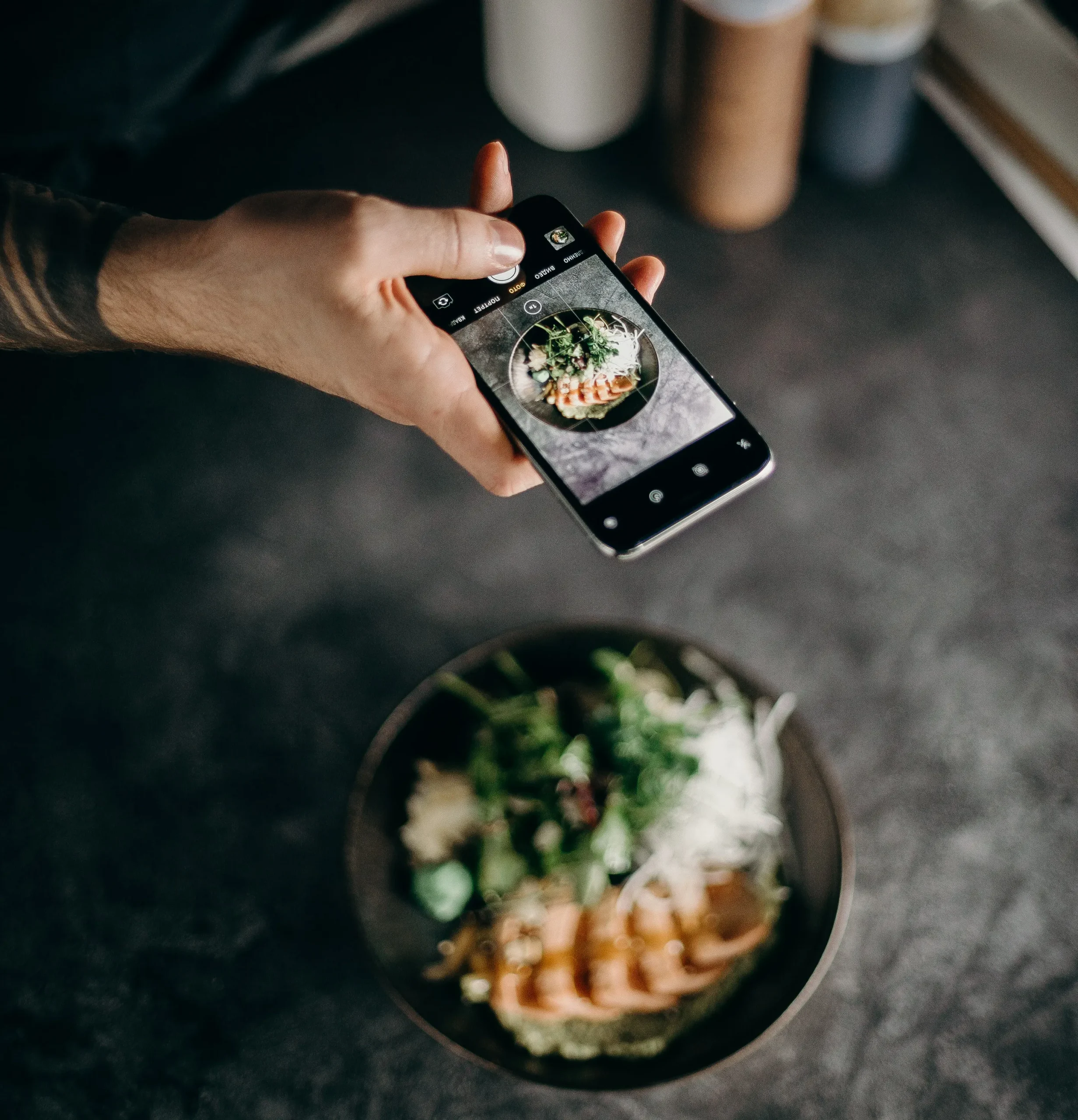 Food photography with smartphone by holding one hand