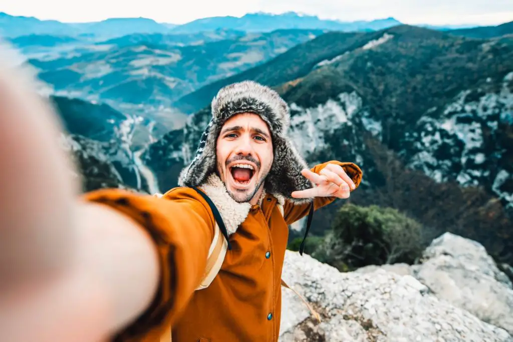 How do you take pictures of yourself hiking?