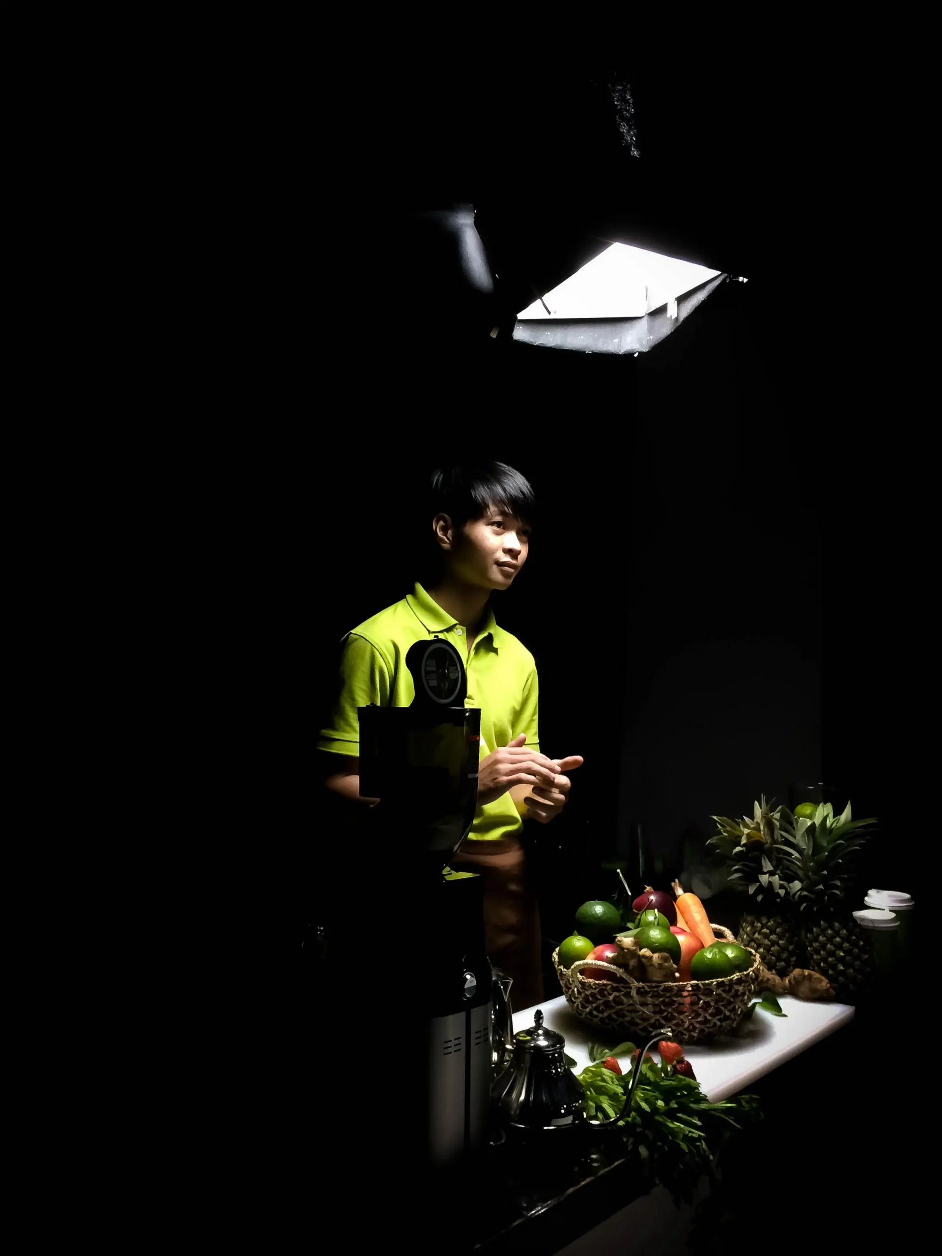 A artificial lighting setup for chiaroscuro food photography