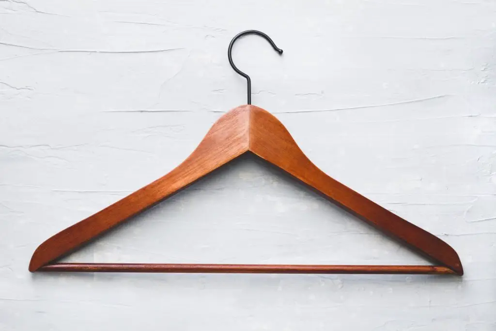 Use a hanger to photograph clothes with an iPhone