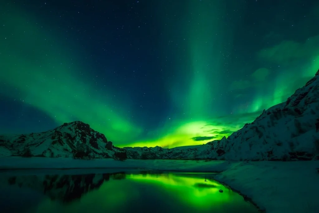 photo of aurora in Iceland - captured using Canon M50 Mark II