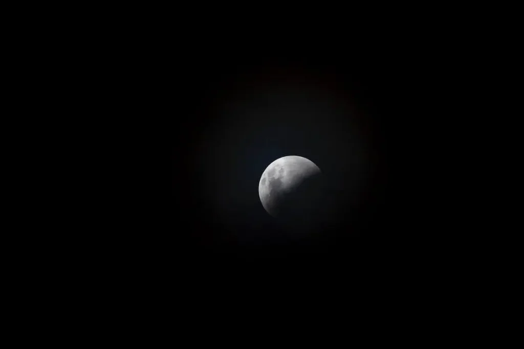 shot of moon capturing using Google Pixel 6 Pro