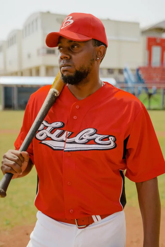 A man in sport wearing a red baseball cap