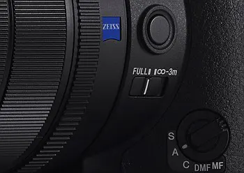 Focusing physical switch of the Sony RX10 