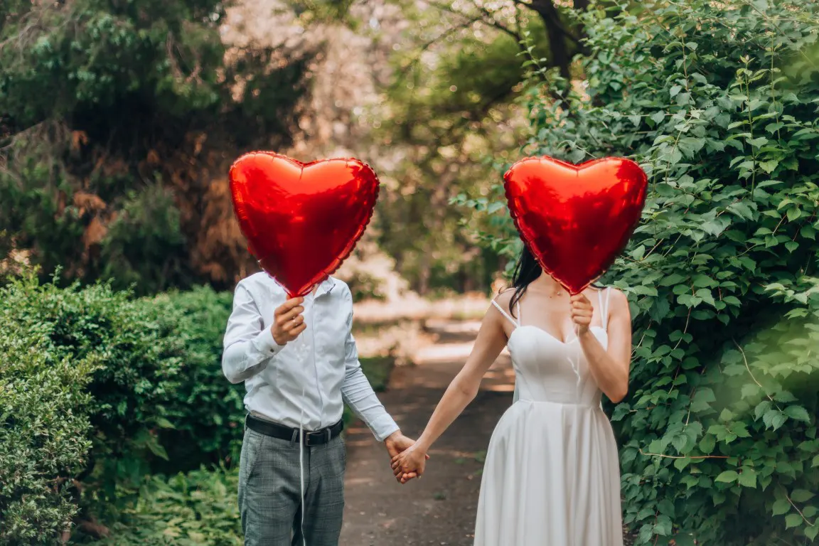 Elopement photograph with balloons
