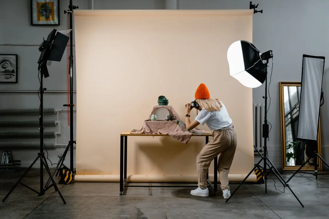 A girl taking indoor product phtography with indoor lighting setup